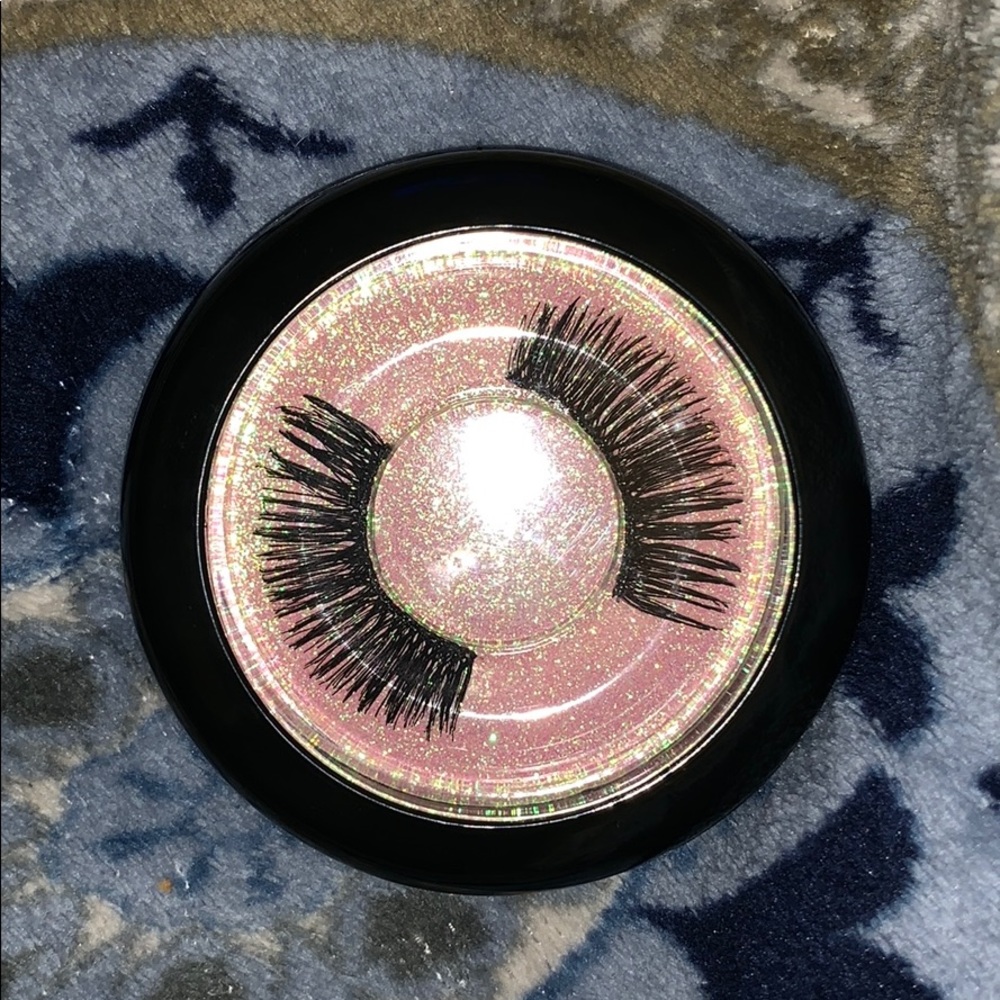 “Butterfly” Mink Lashes - Picture 2 of 3